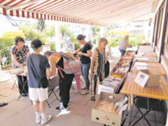 Erster Kinderbüchermarkt am Rebland Café
